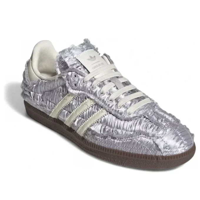 Adidas X Caroline Hu Samba OG „Satin Silver Metallic“